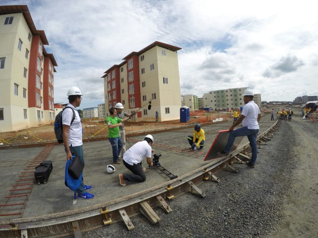 Trabajando en la Alto de los Lagos, Colón.